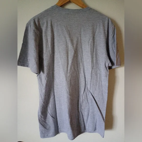 NWT Gray Snoopy Peanuts T-Shirt Explore The Outdoors Size Medium - Picture 4 of 6